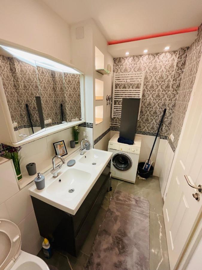 Best Central Apartment - Am Marktplatz - Up To 5 - Next To Frankfurt And Hanau - Coffee And Snacks - Netflix, Prime, Disney Nidderau Eksteriør bilde
