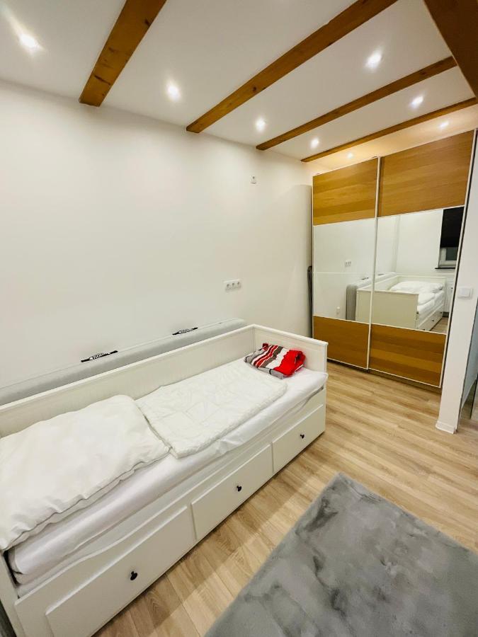 Best Central Apartment - Am Marktplatz - Up To 5 - Next To Frankfurt And Hanau - Coffee And Snacks - Netflix, Prime, Disney Nidderau Eksteriør bilde