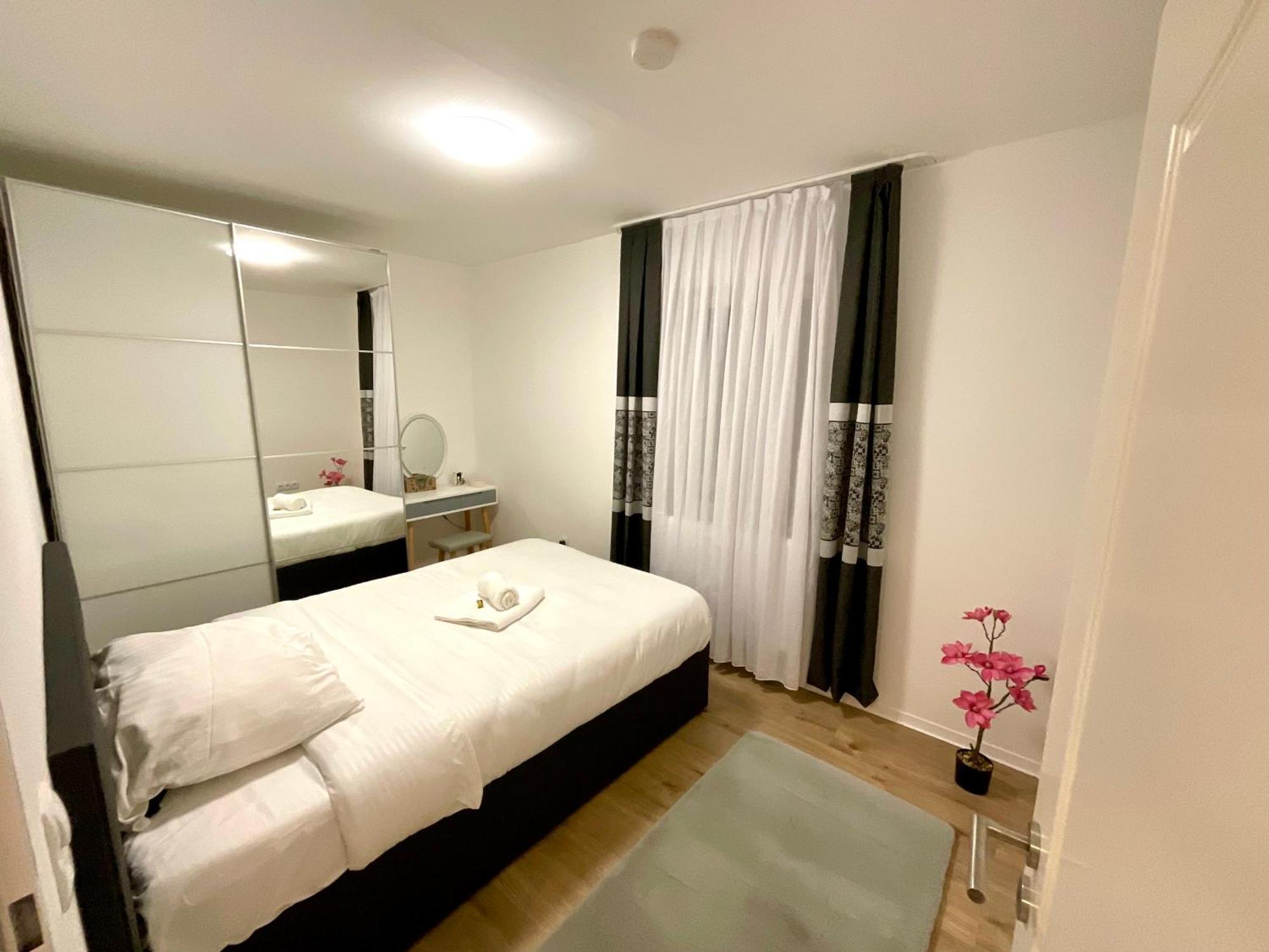 Best Central Apartment - Am Marktplatz - Up To 5 - Next To Frankfurt And Hanau - Coffee And Snacks - Netflix, Prime, Disney Nidderau Eksteriør bilde